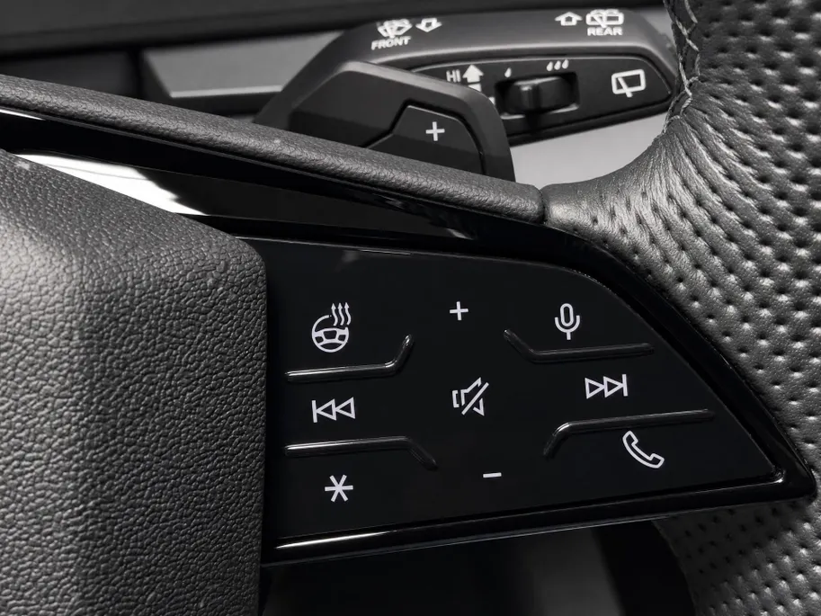 Audi Q6 e-tron Advanced quattro 100 kWh 388PK · Panoramadak · Leder · Trekhaak · 360°Camera · Garantie t/m 25-10-2030 of 100000km.