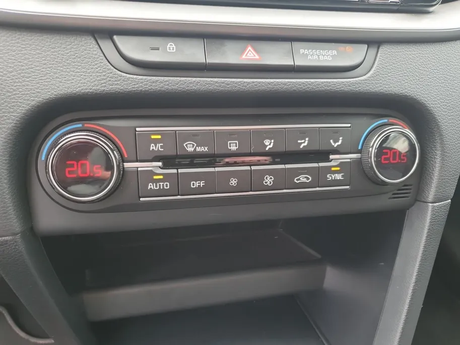 Kia Ceed Sportswagon 1.5 T-GDi DynamicLine | Navigatie | Camera | Apple Carplay / Android Auto | Parkeersensoren achter | Climate control |