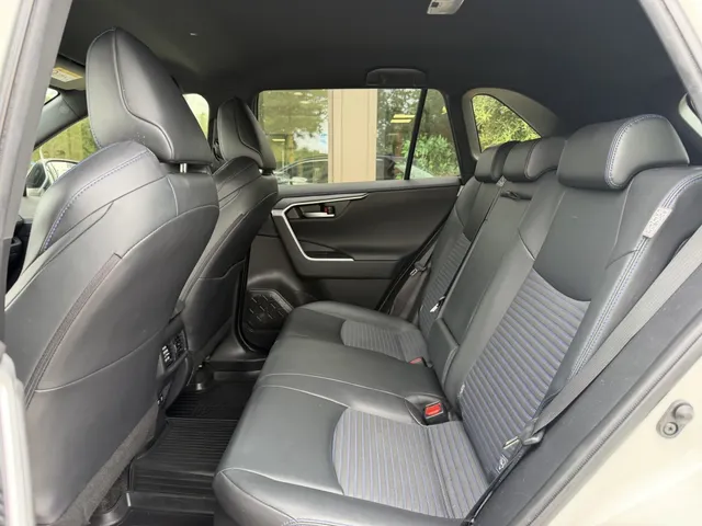 Toyota RAV4 2.5 Hybrid Bi-Tone | Stoel & stuurverwarming | Keyless
