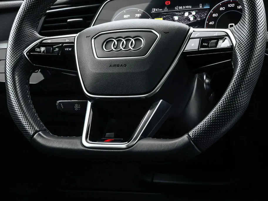 Audi Q8 Sportback e-tron 55 408pk Quattro S Edition 115 kWh · SOH 95,1% · Panoramadak · Luchtvering · Leder · 360 Camera · Elek. Voorstoelen ·