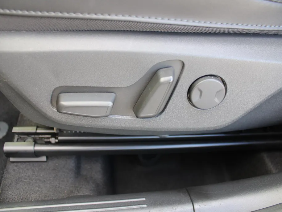 Kia Niro 1.6 GDi Hybrid ExecutiveLine | Camera | Leer | Schuifdak | Stoelverwarming+ventilatie | Elektr. stoelverstelling + achterklep | 18' LM | HUD |