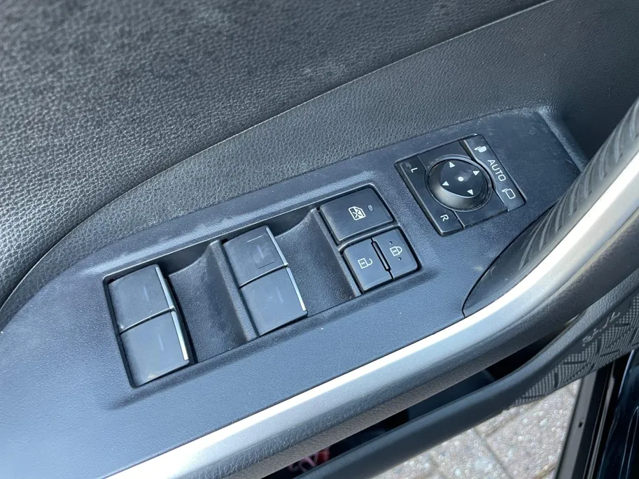 Toyota RAV4 2.5 Hybrid Business *Automaat*Navi via Carplay*Camera*Elekt. Achterklep*Adapt. Cruise Control*LM Velgen*Zeer nette auto!