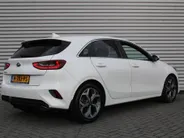 Kia Ceed 1.4 T-GDi DynamicPlusLine | Trekhaak | Stuur-/stoelverwarming | Camera | 17' LM | Navi | Clima | Half leer/stof |