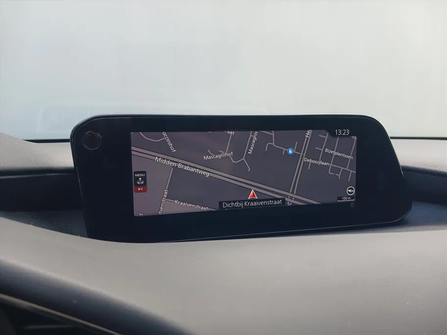 Mazda 3 Hatchback Luxury edition / All-seasons / Navi / Cruise / Climate