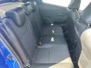 Toyota Yaris 1.5 Hybrid Bi-Tone |Automaat|climate controle| dakspoiler| extra getint glas| 12 maanden Bovag Garantie|