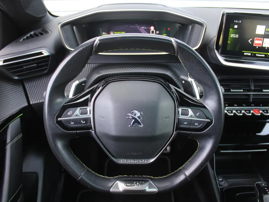 Peugeot 208 1.2 PureTech GT Pack | Stoelverwarming | Pano dak | Camera | Cruise adapt. | Dodehoek detectie | 17' LM | Navi | Clima | Leer/alcantara sportstoelen |