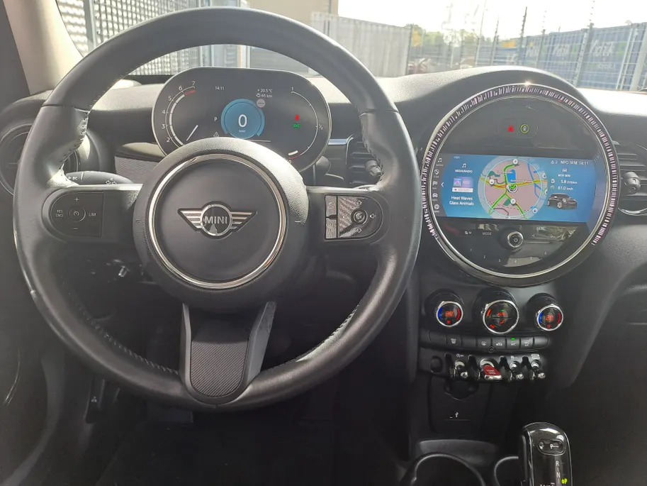MINI 5-Deurs 1.5 Cooper Camden Edition | Navi | Sensoren | Cruise | DAB | Apple Carplay/Android Auto