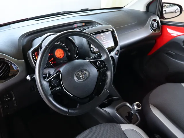 Toyota Aygo 1.0 VVT-i x-play Automaat | Camera | Apple Carplay & Android Aut