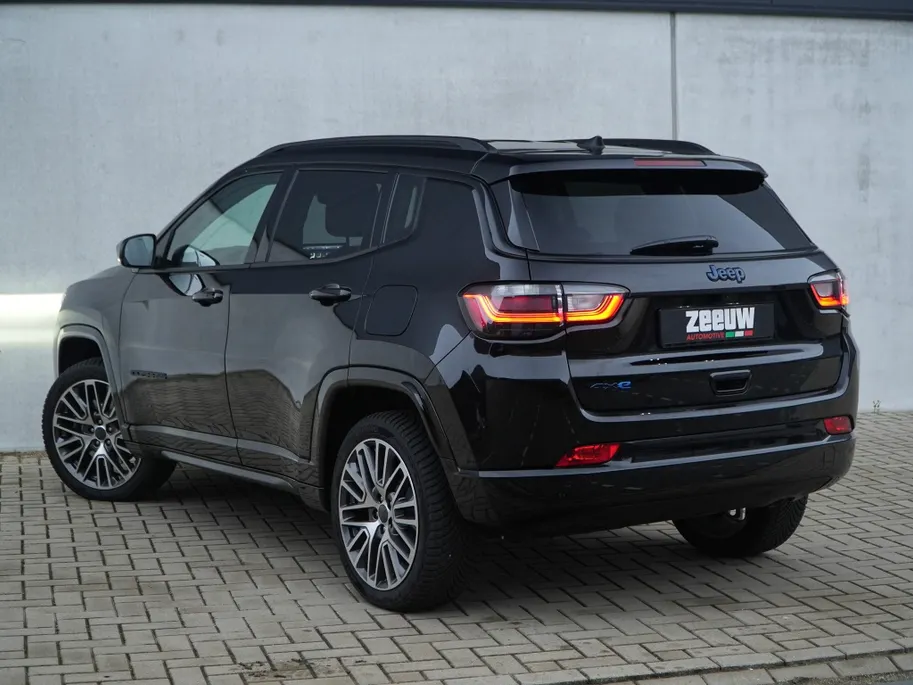 Jeep Compass 4xe 240 PK Hybrid Summit | Leder | Winter | Navi | Premium | 19'