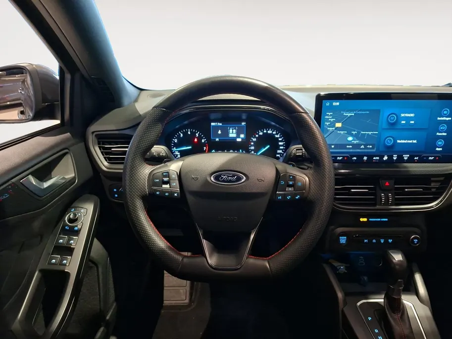 Ford Focus Wagon 1.0 EcoBoost Hybrid ST-Line 125pk automaat | 1500 kg Aanhanggewicht | Navigatie | Cruise control | All season banden