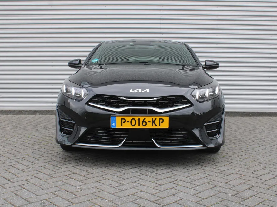 Kia ProCeed 1.5 T-GDi GT-Line | Trekhaak | Schuifdak | Stuur-/stoelverwarming | Camera | Dodehoek detectie | Telefoonlader | Cruise adapt. | 17' LM | LED |