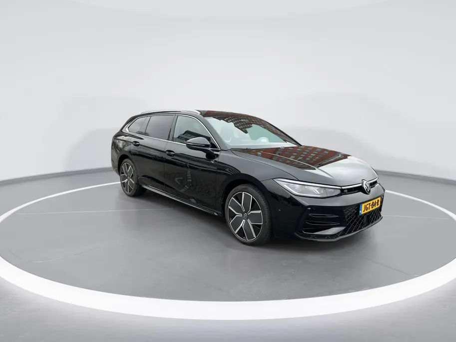 Volkswagen Passat Variant R-Line Edition 1.5 eHybrid 204 pk 6 versn. DSG · Multimedia pakket plus · High-end geluidsysteem 'Harman Kardon' · Prijs incl. inruilpremie · MEGA Sale
