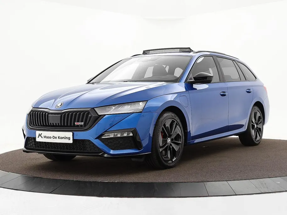 Škoda Octavia Combi 1.4 TSI 245pk DSG RS iV PHEV Business · Panoramadak · Apple/Android Car Play · P-Sensoren · Sfeerverlichting · 18'' Inch ·