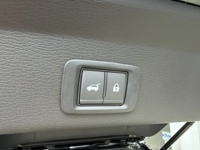 Mitsubishi Outlander 2.4 PHEV Black Edition | NIEUW | Leder | Panoramdak | App Connect | Keyless | Head-Up