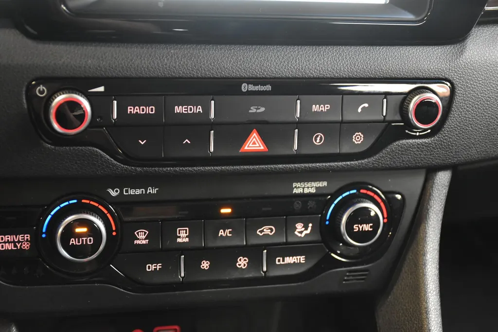 Kia Niro 1.6 GDi Hybrid 141pk DCT6 First Edition Navi | Camera | PDC | Cruise | Trekhaak | LMV