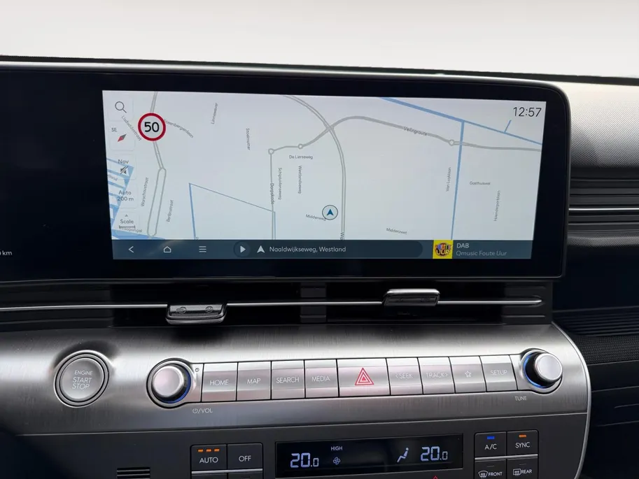 Hyundai Kona 1.6 GDI HEV Premium Sky 137PK | Navigatie | Apple Carplay & Android Auto | Schuif-kanteldak | Stoelverwarming & koeling | Lederen bekleding | Bose speakers | Geheugenfunctie stoelen |