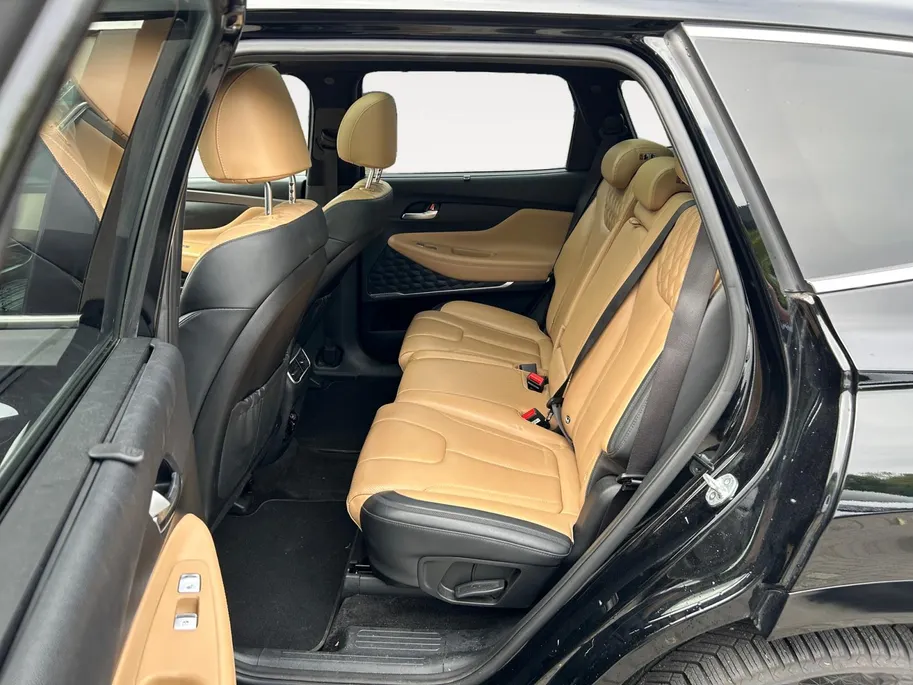 Hyundai Santa Fe 1.6 T-GDI HEV Premium Plus Sky 7p. | Zeer netjes | Vol opties! | Trekhaak | Incl. 12 maanden garantie, APK, Onderhoudsbeurt etc. Premiumpakket gratis! |