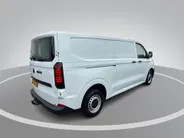 Volkswagen Bedrijfswagens Transporter 2.0TDi 110pk Bestelwagen L2 · Apple Carplay / Android Auto · Schuifdeur links en rechts · Trekhaak · Bijrijdersbank ·