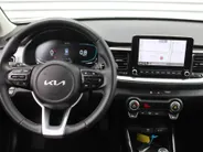 Kia Stonic 1.0 T-GDi MHEV DynamicPlusLine | Stuur-/stoelverwarming | Camera | Cruise | Clima | LED | Navi | 16' LM | Keyless |