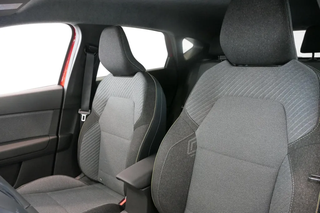 Renault Captur TCe 115 techno | Profiteer nu van €3.000,- Zeeuw & Zeeuw voorraadkorting | Uit voorraad leverbaar op = op