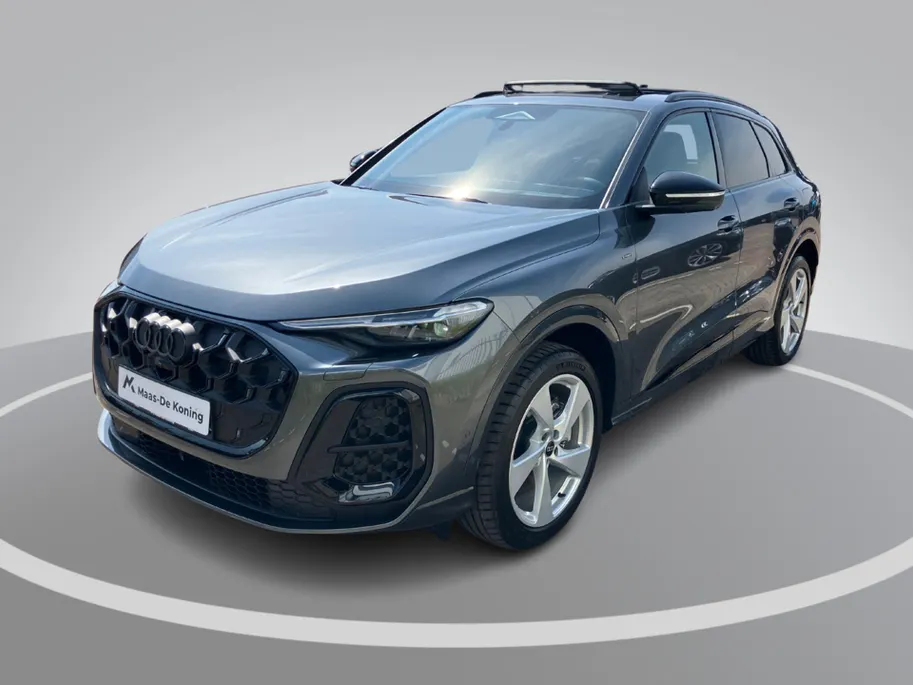 Audi Q5 2.0TFSIe-hybrid 220kW/299PK quattro S Line · Panoramadak · Leder · 360gr Camera · Drive select · Trekhaak · Garantie t/m 21-05-2030 of 120000km