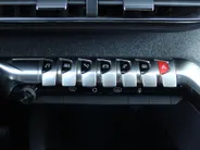 Peugeot 3008 1.6 e-THP Allure | Trekhaak | Navi | Elektr. achterklep | Camera | Apple Carplay/Android Auto | Cruise | 18' LM | All seasons |