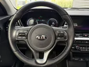 Kia e-Niro ExecutiveLine 64 kWh | Warmtepomp | Memory seats | Stoelverwarming- en ventilatie | JBL audio-installatie | Glazen schuif-/kanteldak | Dodehoekassistentie | Parkeersensoren voor- en achter | Apple/Android Carplay
