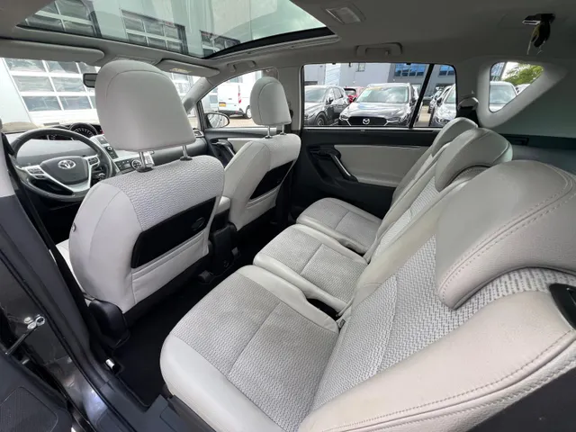 Toyota Verso 1.8 VVT-i Dynamic Business Top 5 editie AUTOMAAT | TREKHAAK | A.CAMERA | STOELVERWARMING | PANORAMADAK | 17INCH LMV | NED. AUTO |