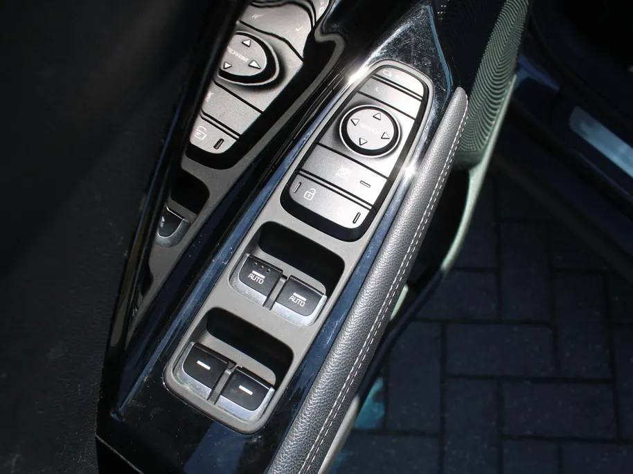 Kia e-Niro ExecutiveLine 64 kWh | Trekhaak | Warmtepomp | Stuur-/stoelverwarming + ventilatie | Leer | Camera | Stoelgeheugen | Dodehoek detectie | LED | 17' LM |
