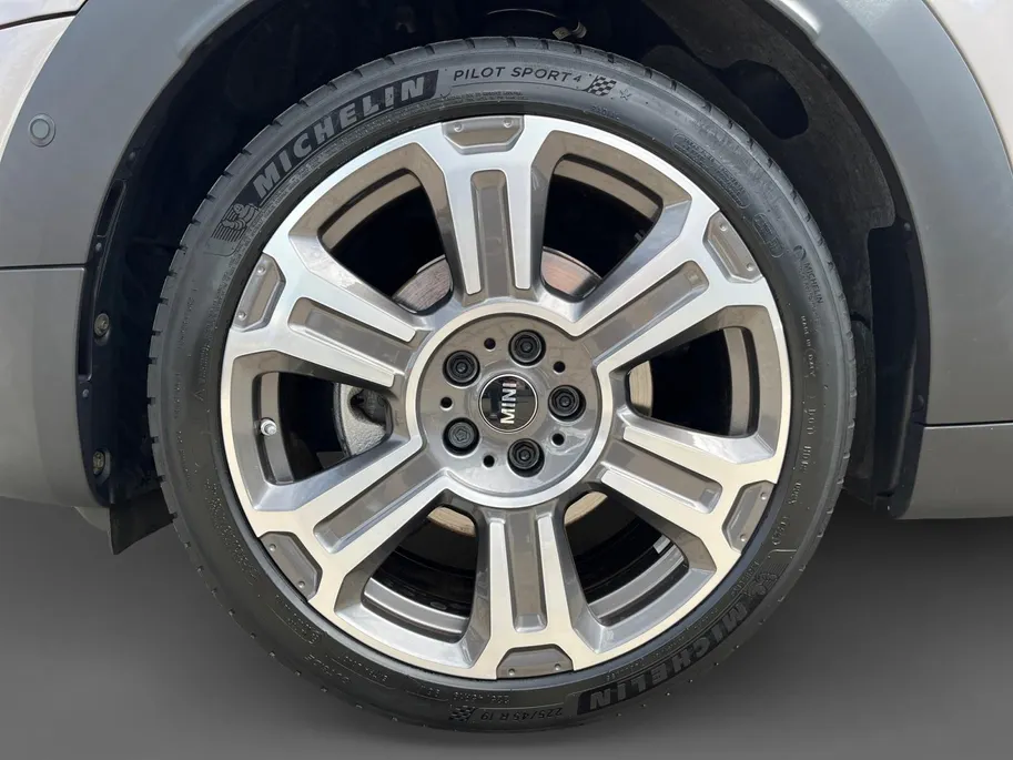 MINI Countryman 1.5 Cooper MINI Yours |achteruitrijcamera| Extra getint glas |Cruise control adaptief| Comfortstoel(en)| Lederen bekleding| 12 maanden Bovag Garantie|
