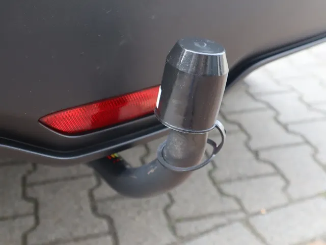 Toyota C-HR 1.8 Hybrid Style Trekhaak | All Seasonbanden | Stuur en stoelverwarming
