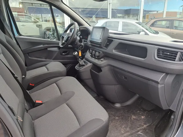 Renault Trafic 2.0 dCi 130 T30 L2H1 GB Comfort Black Edition | Airco | Cruise | LM velgen | Betimmering | Trekhaak | Bijrijdersbank | Demonstratieauto, vraag naar beschikbaarheid ! |