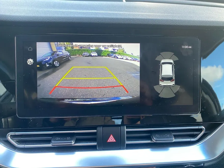 Kia e-Niro ExecutiveLine 64 kWh | Climate control | Leder | Stoel + stuurverwarming en ventilatie | Schuif/kanteldak | Navigatie | 17 inch LM-velgen | Keyless | SOH 97% |