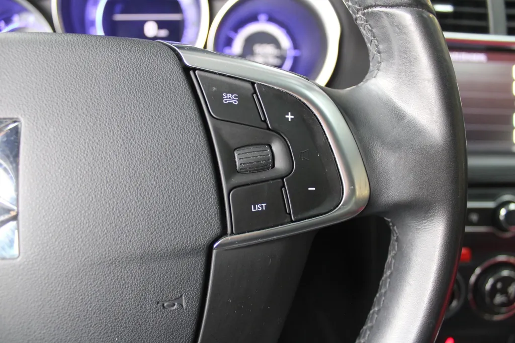 DS DS 4 Crossback 1.6 THP Chic | 17' LM | Trekhaak | PDC | Camera | Cruise |