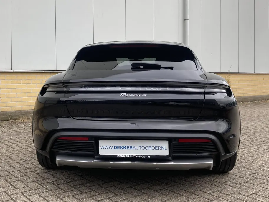 Porsche Taycan Cross Turismo 4 93 kWh sport chrono - panoramadak -stoelenpakket -stoelverwarming -luchtvering