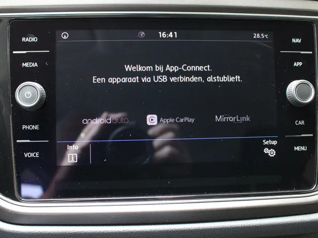 Volkswagen T-Roc 1.0 TSI Style | Airco | Navigatie | Trekhaak | PDC