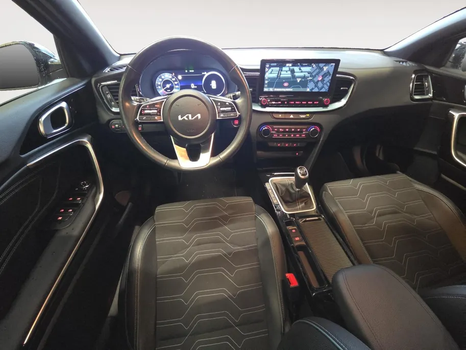 Kia Ceed Sportswagon 1.0 T-GDi Design Edition | JBL | Carplay | Camera | Navigatie | Stoelverwarming | Doedehoek Detectie |Fabrieksgarantie  t/m  1-7-2032 + 3x 1 jaar*| NAP