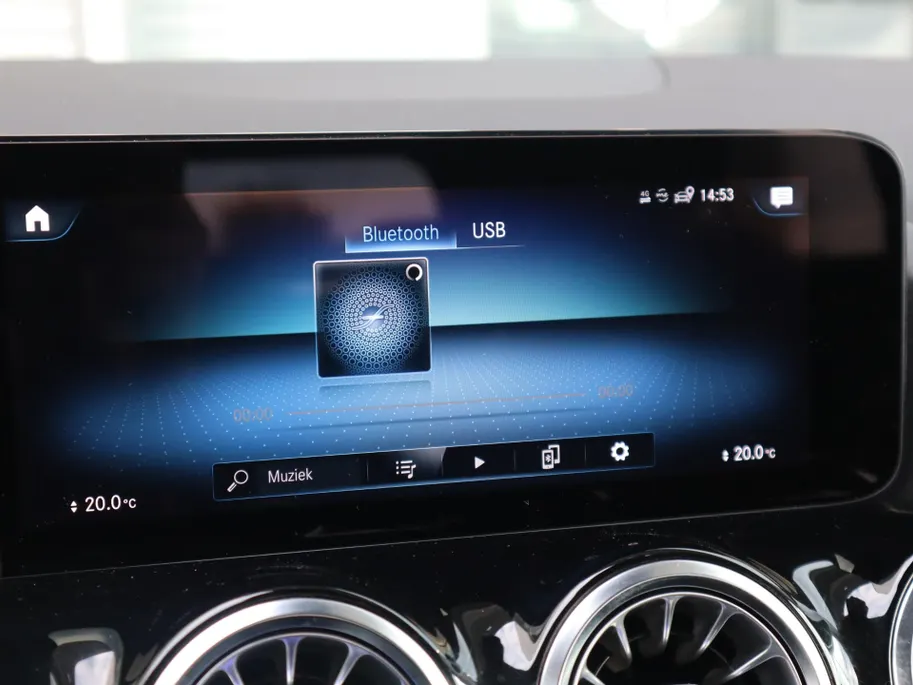 Mercedes-Benz GLA 250 e AMG Line l Trekhaak l Panoramadak l Keyless l Stoelverwarming l Memory