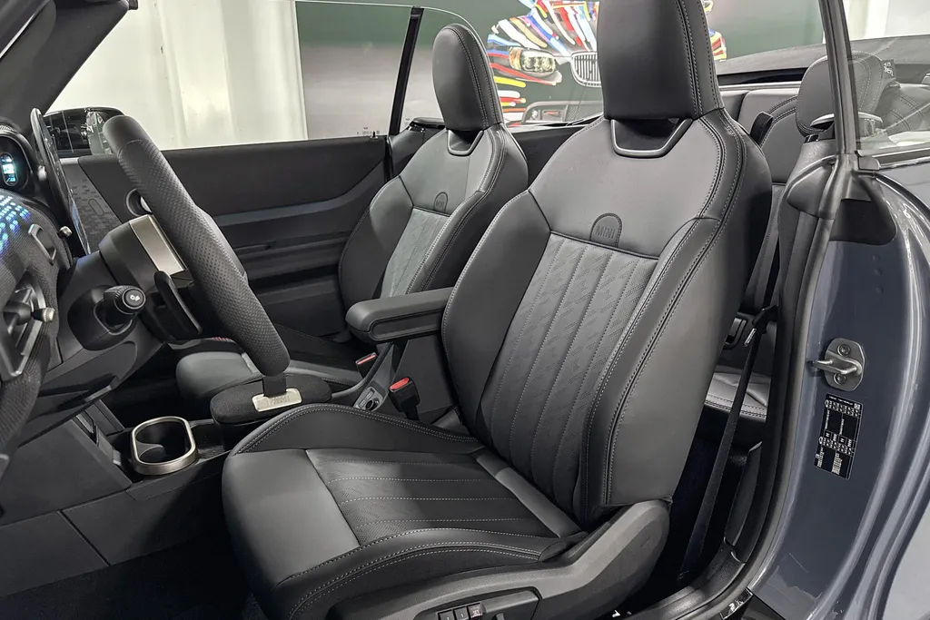 MINI Cooper Cabrio S John Cooper Works