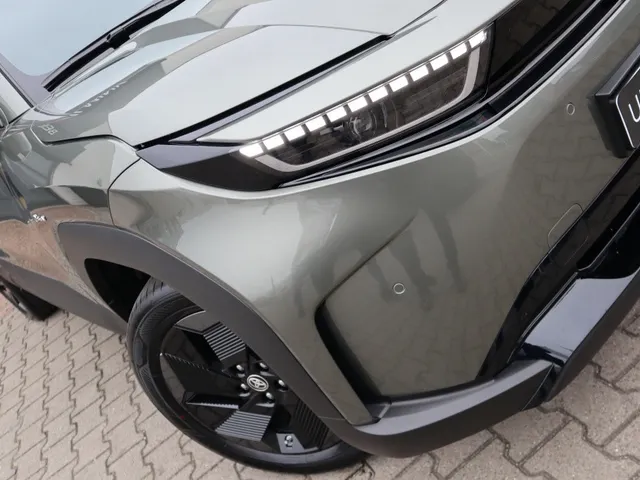 Toyota Urban Cruiser Dynamic 61 kWh | Stoel/Stuur Verwarming | Carplay |