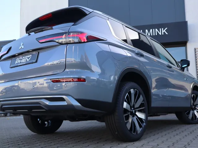 Mitsubishi Outlander 2.4 PHEV Intense+ | Stoel/Stuur Verwarming | Apple/Android Auto | 360* Camera |