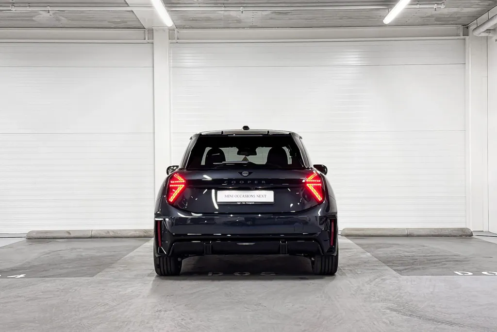 MINI Cooper 3-deurs Electric E John Cooper Works L