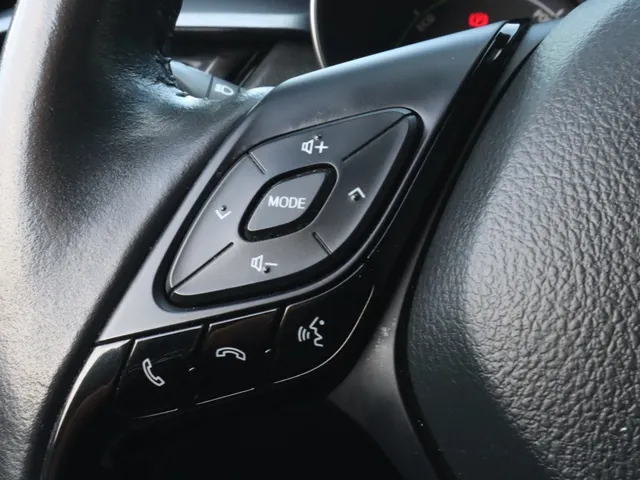Toyota C-HR 1.8 Hybrid Style Bi-tone | Stuur en stoelverwarming | Blindspot | Trekhaak