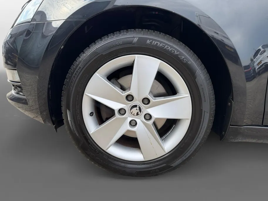 Škoda Octavia Combi 1.5 TSI Greentech Ambition Business | Automaat | Navigatie | Apple carplay & Android auto | Parkeersensoren voor en achter | Achteruitrijcamera | Elektr. achterklep | Afneembare trekhaak | Stoelverwarming voor | Bovag garantie |