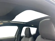 Suzuki e Vitara Style 61 kWh | Stuur/Stoel Verwarming | Dodehoekdetectie | 360 Camera | Elektrische stoelverstelling | Apple Carplay/Android Auto |