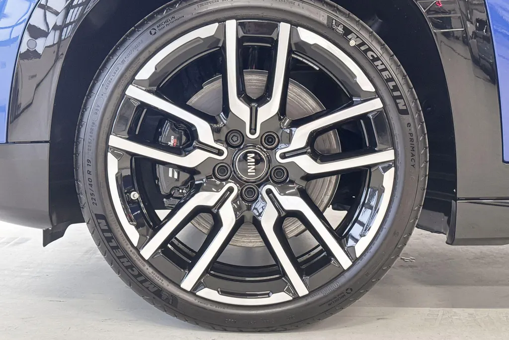 MINI Aceman E John Cooper Works M 42.5 kWh
