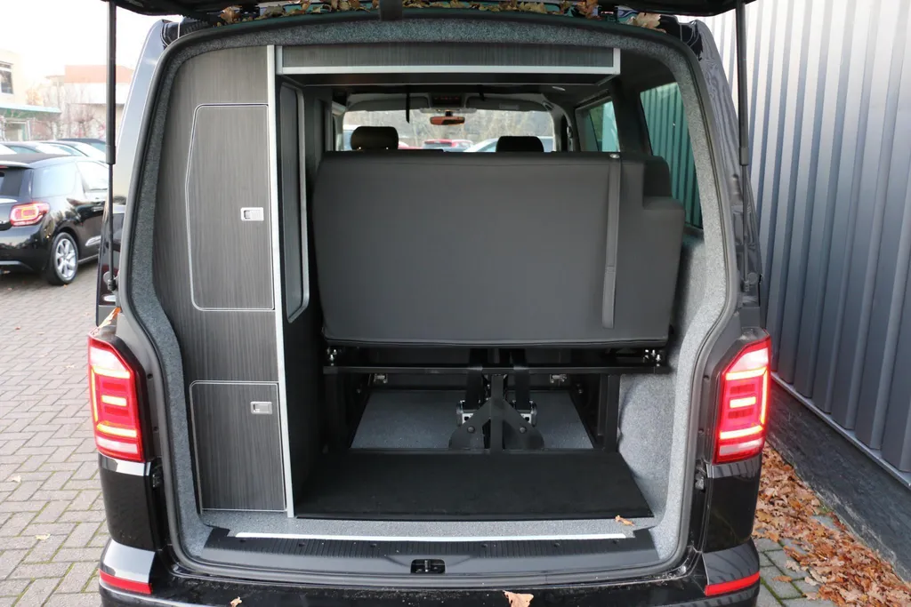 Volkswagen Multivan 150pk automaat | Camper met 4 slaap plaatsen | Volledige keuken | Navigatie | Cruise control Multivan 150pk automaat | Camper met 4 slaap plaatsen | Volledige keuken | Navigatie | Cruise control
