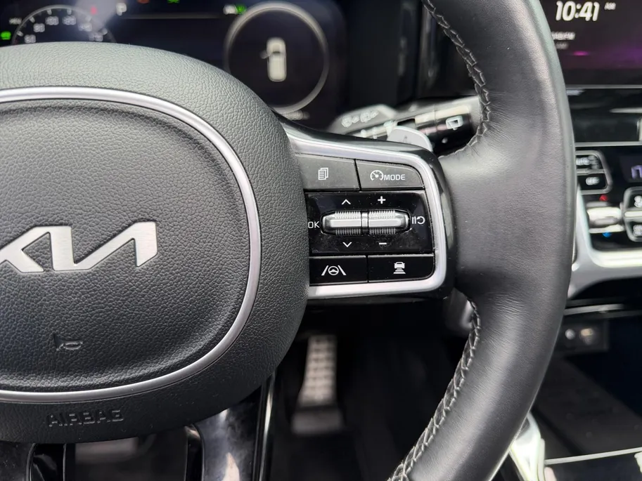 Kia Sorento 1.6 T-GDI Plug-in Hybrid 4WD ExecutiveLine 7 pers Meest luxe uitvoering | Zeer nette auto | Open dak | Lederen bekleding | 360 graden camera | Navigatie | Apple CarPlay & Android Auto |