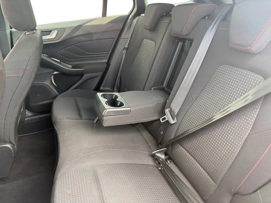 Ford Focus Wagon St-Line X | Schuif-kanteldak | Adapt. Cruise Control | Winterpack | Achteruitrijcamera | Apple Carplay/ Android Auto | | B&O premium audio | 12 maanden garantie