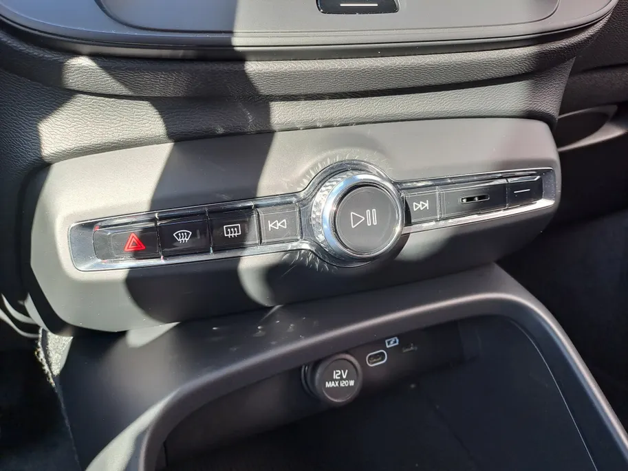 Volvo XC40 2.0 B3 Essential AUTOMAAT | Stuur/stoelverwarming | Adaptieve Cruise | Camera | Sensoren | Dode hoek | Apple Carplay/Android Auto
